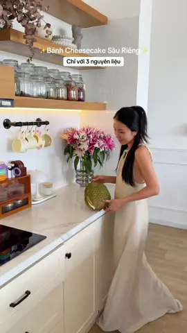 Những quả sầu riêng cuối cùng của năm nay ! Vườn nhà G trồng khoảng 40 cây sầu riêng các loại. Nhưng năm nay chỉ có 5 cây là ra trái bói đầu tiên. Đáng lẽ những trái này sẽ phải được cắt để dưỡng cho mùa sau, nhưng vì ham ăn quá nên nhà G để luôn và đúng là những trái bói thì thường chất lượng sẽ không được ngon lắm. Có trái ngon, trái bị sượng, có trái chín nứt cả vỏ nhưng ăn lại như khoai 😂  Nói chung nhà có mấy người nhưng chỉ 5 cây sầu riêng cũng khiến mình ngán ngẩm, thế là bạn G thử sáng tạo thêm món mới. Đây là lần đầu tiên G làm món này lấy cảm hứng thứ bánh plan và cheesecake. Ngon không, ngon lắm. Ăn có mập không, mập chứ sao không. Nhưng vì G không bỏ đường và không có thêm bột nên cũng được coi là healthy hơn phiên bản original nha. Công thức G làm như sau: • 3 cup sầu riêng chín bỏ hạt • 3 quả trứng gà • 4 lòng đỏ trứng gà • 300gr cream cheese  Xay mịn, cho vào khuôn nướng 190 độ trong 50-60p. Để nguội và thưởng thức, nếu có thể đợi thì nên cho vào tủ lạnh để 1 đêm ăn sẽ ngon hơn rất nhiều.  #songkhoe247 #ancungtiktok #giangdiaries  