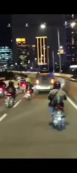 Kawal mobil brimob yg menabrak ojol saat demo !!! #ripojol #dpr #like #following #demo 