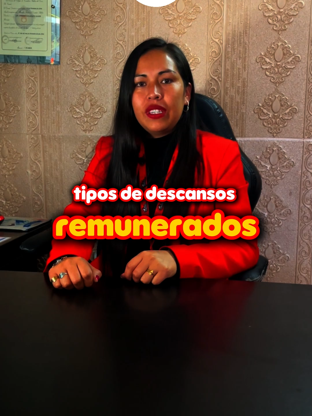 📝 ¿𝗤𝘂𝗲́ 𝘀𝗼𝗻 𝗹𝗼𝘀 𝗱𝗲𝘀𝗰𝗮𝗻𝘀𝗼𝘀 𝗿𝗲𝗺𝘂𝗻𝗲𝗿𝗮𝗱𝗼𝘀❓ Los descansos remunerados son períodos en los que el trabajador no realiza labores, pero sigue percibiendo su remuneración de manera íntegra. Constituyen un derecho laboral reconocido por la legislación peruana, orientado a garantizar el bienestar físico, mental y social del trabajador, así como a promover la productividad y el equilibrio entre la vida laboral y personal. 🔎 Tipos de descansos remunerados 1️⃣ Descanso semanal obligatorio: Mínimo 24 horas continuas por cada semana de trabajo, usualmente el día domingo. 2️⃣ Feriados nacionales: Días no laborables establecidos en el calendario oficial. Si el trabajador labora en estas fechas, tiene derecho a una remuneración adicional o a descanso compensatorio. 3️⃣ Vacaciones anuales: Derecho a 30 días calendario por cada año completo de servicios, con goce de haber. Su disfrute puede ser fraccionado conforme a la normativa vigente. ⚖️ Importancia legal y práctica Representan una medida de protección social para los trabajadores. Son una obligación que las empresas deben cumplir estrictamente, bajo supervisión de la SUNAFIL y de acuerdo con la legislación laboral vigente. Contribuyen al fortalecimiento de un clima laboral positivo, reduciendo la fatiga y el riesgo de enfermedades ocupacionales. 📲 ¿Quieres asegurarte de que tu empresa cumple correctamente con la normativa sobre descansos remunerados? Contáctanos aquí 👉 943763865 #DerechosLaborales #descansosremunerados #Vacaciones #Feriados #SUNAT #SUNAFIL #GestiónLaboral #Contabilidad #AsesoríaLaboral #EmpresasPeruanas #CumplimientoLegal