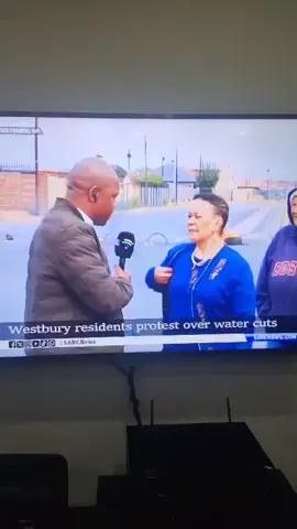 The aunty is furious! She wants to spit Cyril dood 😁😅#fyp #viral #johannesburg #coloured 
