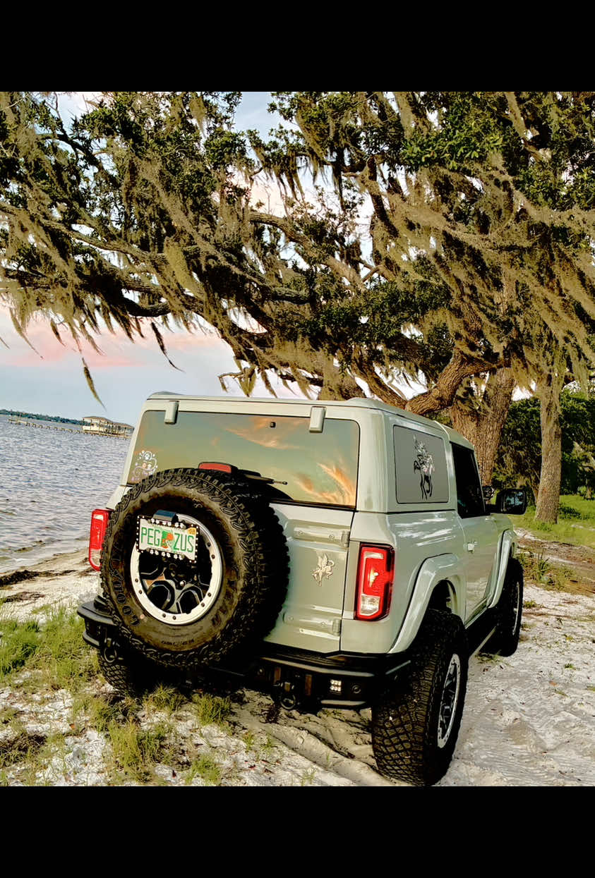 This trend “Sunset” edition‼️ #bronco #ford #buckbuckbronco #sunset 