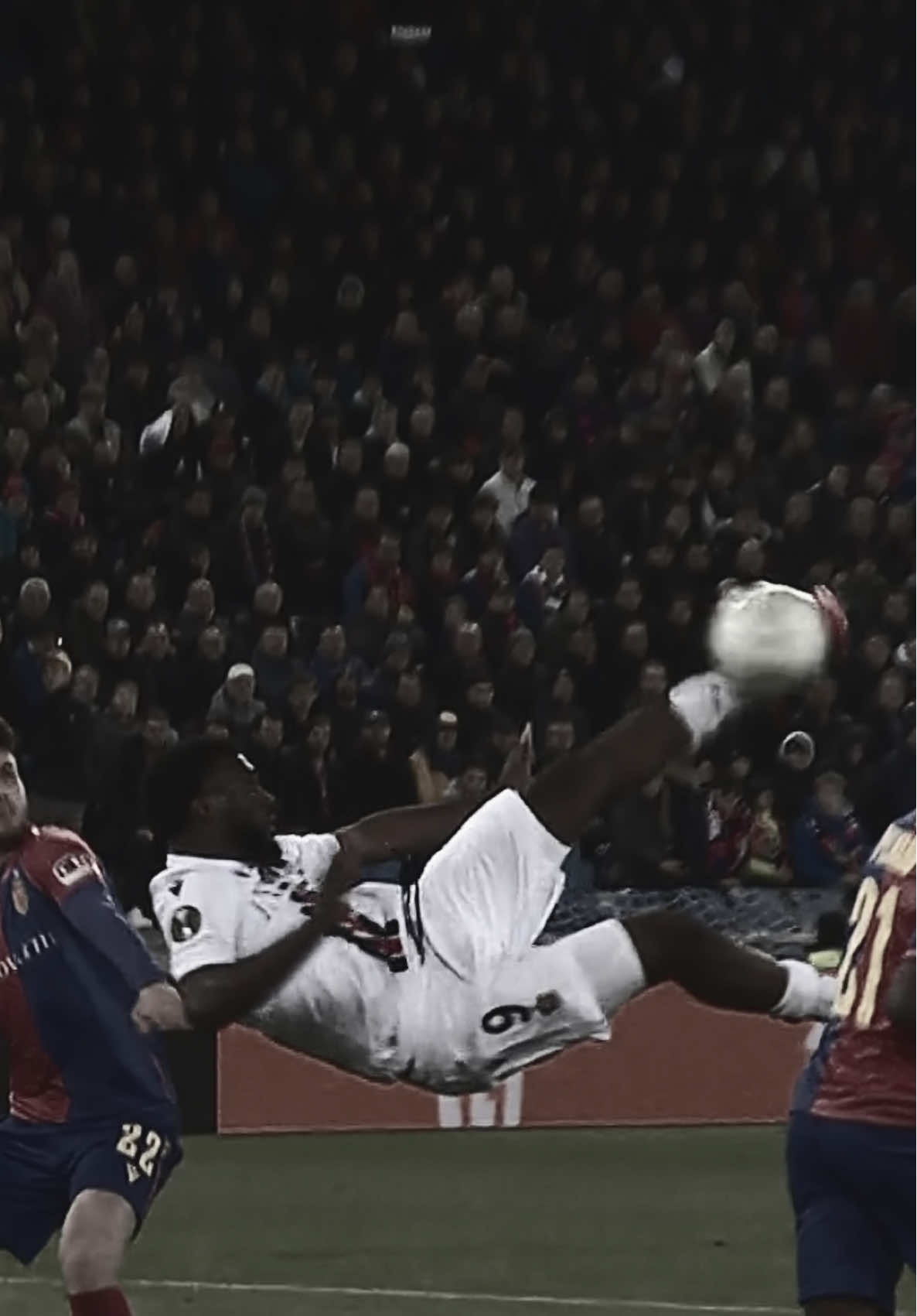 The power on this overhead kick 😳🤯 #UECL 