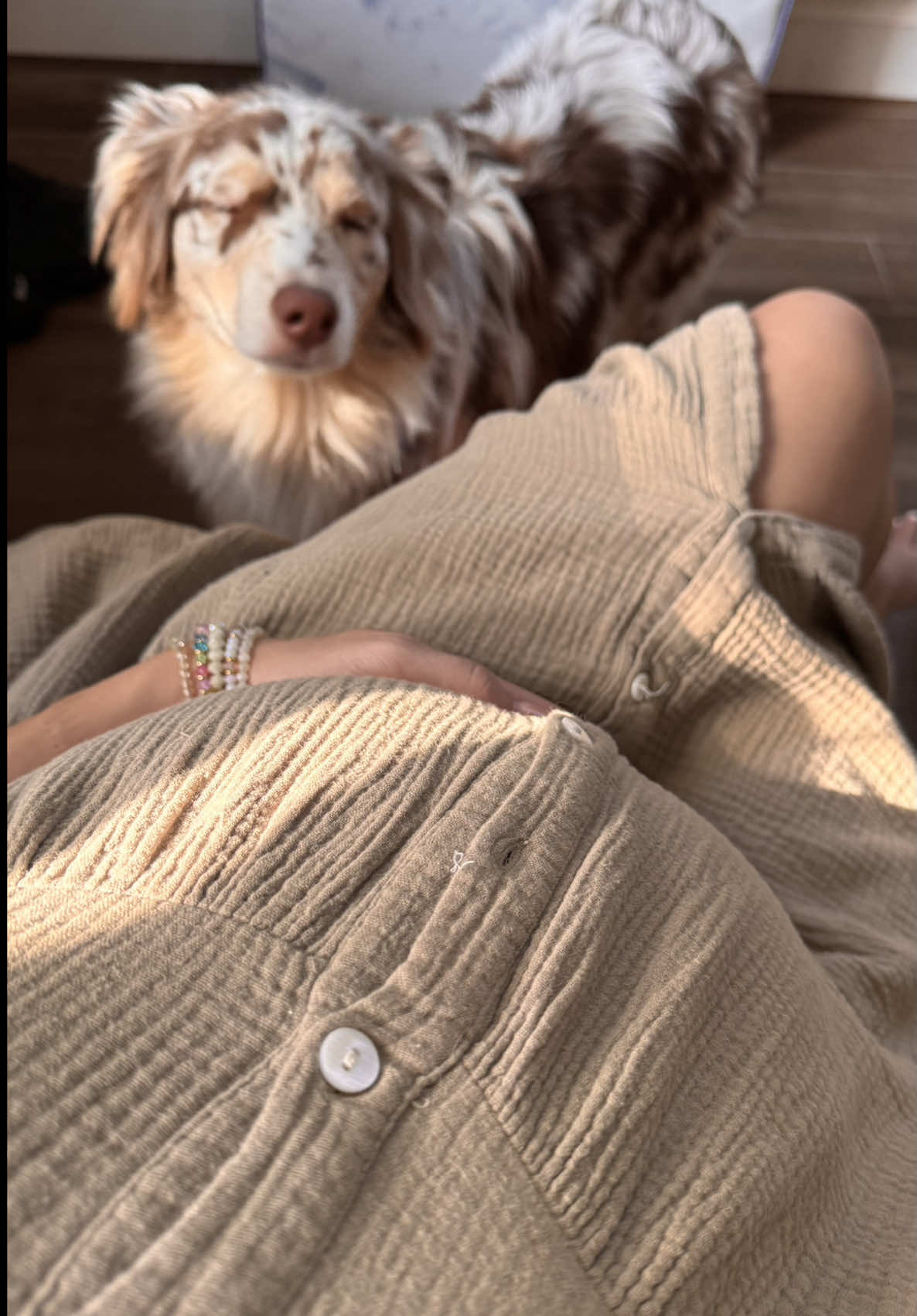 Finally caught baby girl’s little kick on camera 🥹💗 A tiny one, but I’ll take it! Is it just me, or do babies have a 6th sense for cameras? 📸👶 Every time I hit record, she freezes like she knows I’m trying to document it 😂 #FirstKick #PregnancyJourney #MomToBe #PregnantMama #BabyGirlOnTheWay