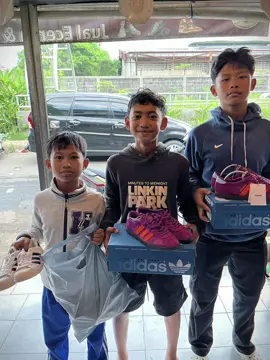 Ini sih terlalu menyala 😍😍😭 📍pasar cimol Gedebage bagian luar #greyshoes07 #harikemerdekaan #17agustus #HUTRI80 #weekend #sale #sepatusecond #thrifting #gedebage #bandung #branded #sepatukece #antimainstream #fyp #gajiansale #CapCut 