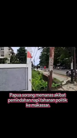 Sorong papua memanas akibat pemindahan 4 orang napi politik ke makassar 28 agustus 2025 terjadi bentrok .