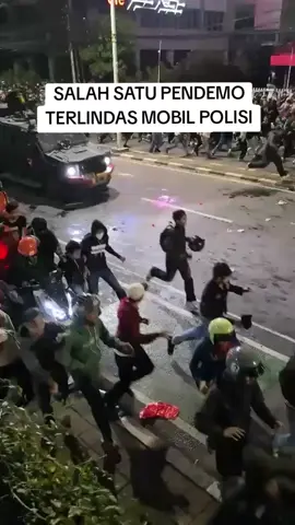 Salah Satu Pendemo Terlindas mobil polisi #fyp #demo 