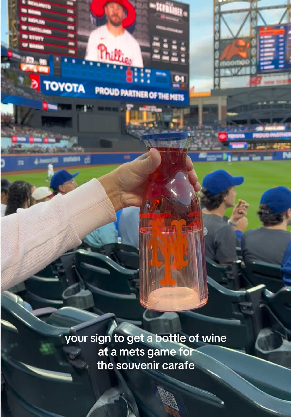 Such a good deal too @New York Mets  #fyp #citifield #nyceats #rose #nymets