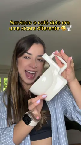 Ele demorando um século pra perceber a surpresinha dentro do café 🤣🤣🤣