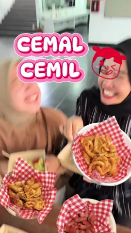 [DAY 1 NGE-REVIEW MAKANAN🍟🍕🍔] Bukan karena jualan temen TAPI SUMPAH U GUYS HARUS COBAIN INI! apalagi wontonnya itu beh, kalau kelar kelas masih pagi gitu terus belum laper PAS BGT INI Sebenernya ada satu lagi yg enak namanya jellycious (?) disini tapi lg kosong, kalau penasaran cek aja ig nya guys @cemal___cemil lokasinya di kantin RIK UI Yukkk cobain! #fyp #kantinui #fkgui #fypシ゚viral 