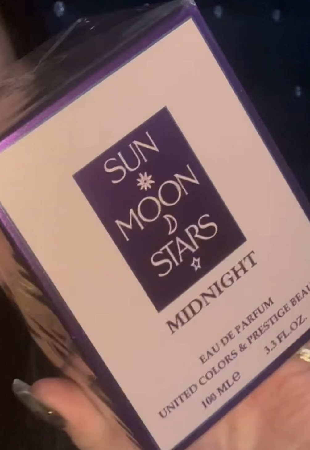 She’s a midnight whisper. saffron sparks, jasmine silk, amber wrapped in cedar + fir—leaves a starry trail behind you 🌙 #SunMoonStarsMidnight #Tribu#FragranceReview#stayshiny#maincharacterenergy 