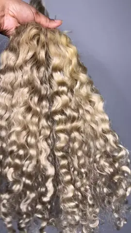 Ash Blonde and Platinum Blonde is one of our most popular offerings. It’s beautiful, it blends with different shades of browns, it’s 10 out of 10, but there is a reason it’s hard to find in the market: -Blonde can be drying -Blonde can be fragile  We work very hard at Braidplicity to source the best blonde and give you longevity with your style, but it still needs maintenance. How you care for it: -Get you a good leave in conditioner spray. I recommend the one by @hairbysonia  - Get an oil spray that gives shine without leaving the hair feeling greasy. My favorite is @patternbeauty shine spray. It’s on the higher end of cost but worth every penny #blondehair #blondemaintenance #haircare #hairroutine #blondebraids 