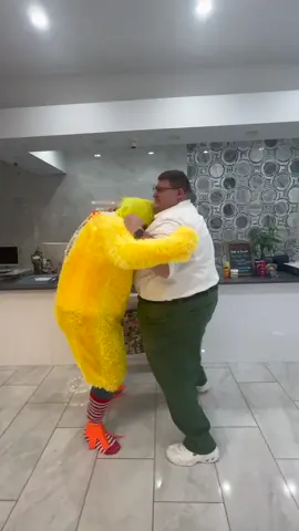 Nothing beats a Jet 2 Chicken Fight at @Aroma #reallifepetergriffin #robfranzese #familyguy #thegiantchicken #aromafarms 