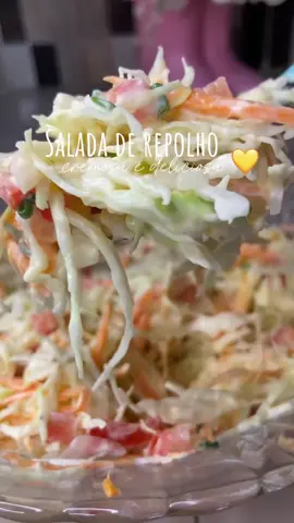 Salada de repolho 😋 Ingredientes: Repolho Cenoura Cebola Tomate Cheiro verde Molho: Maionese Azeite (opcional) Limão Sal a gosto #receitas #receitasfaceis #receitasimples #salada 
