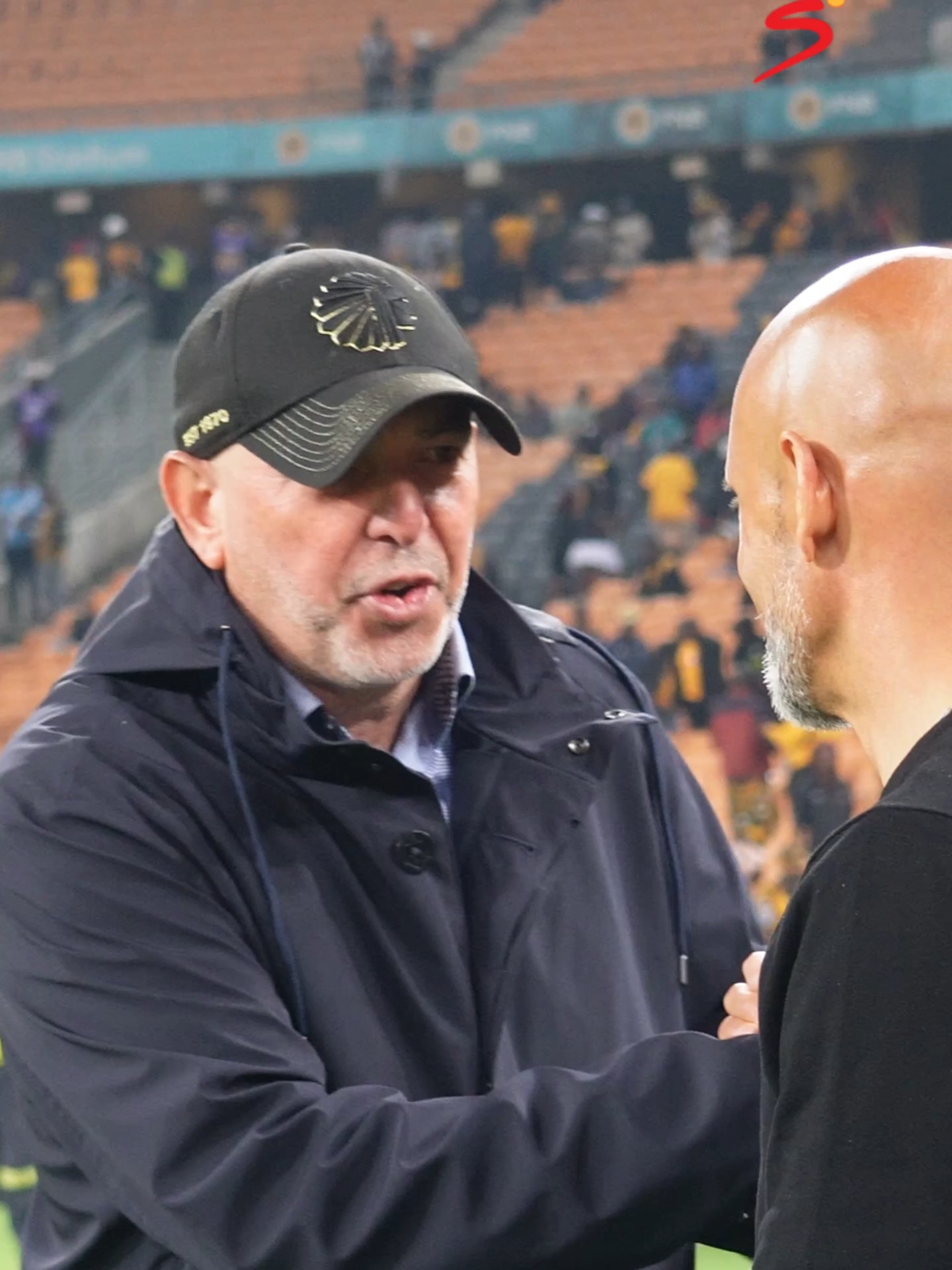 The vibes post an EPIC clash between Kaizer Chiefs and Mamelodi Sundowns 🤩 #sportsontiktok #kaizerchiefs #kasifootball❤🇿🇦⚽️ #kasiflava #BetwayPrem