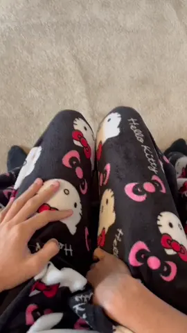 Matching with whom? Tag them Asap 🖤 #hellokitty #couplegoals #hellokittylover #hellokittypajamas #couples 