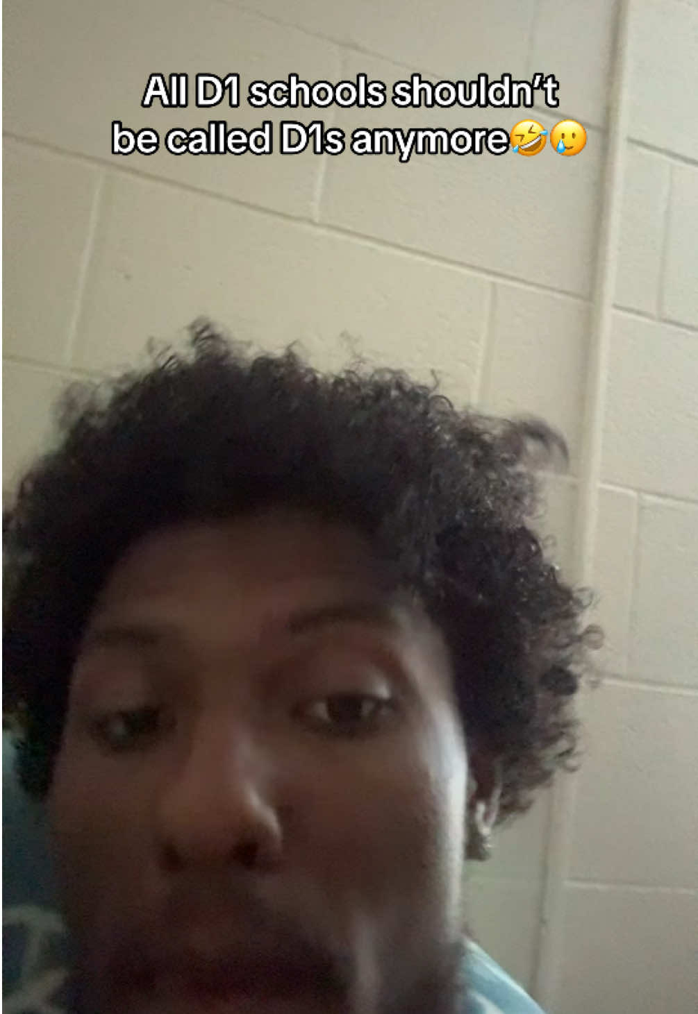 High major and mid majors not even comparable anymore… this funny but true 🤣… Am I tripping yall let me know?🤨 #fyp #zionrussell #funnyvideos #relatable #d1athlete  