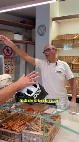 Cliente si comporta male in negozio… lo caccio via 😡 #panificio #clienti 
