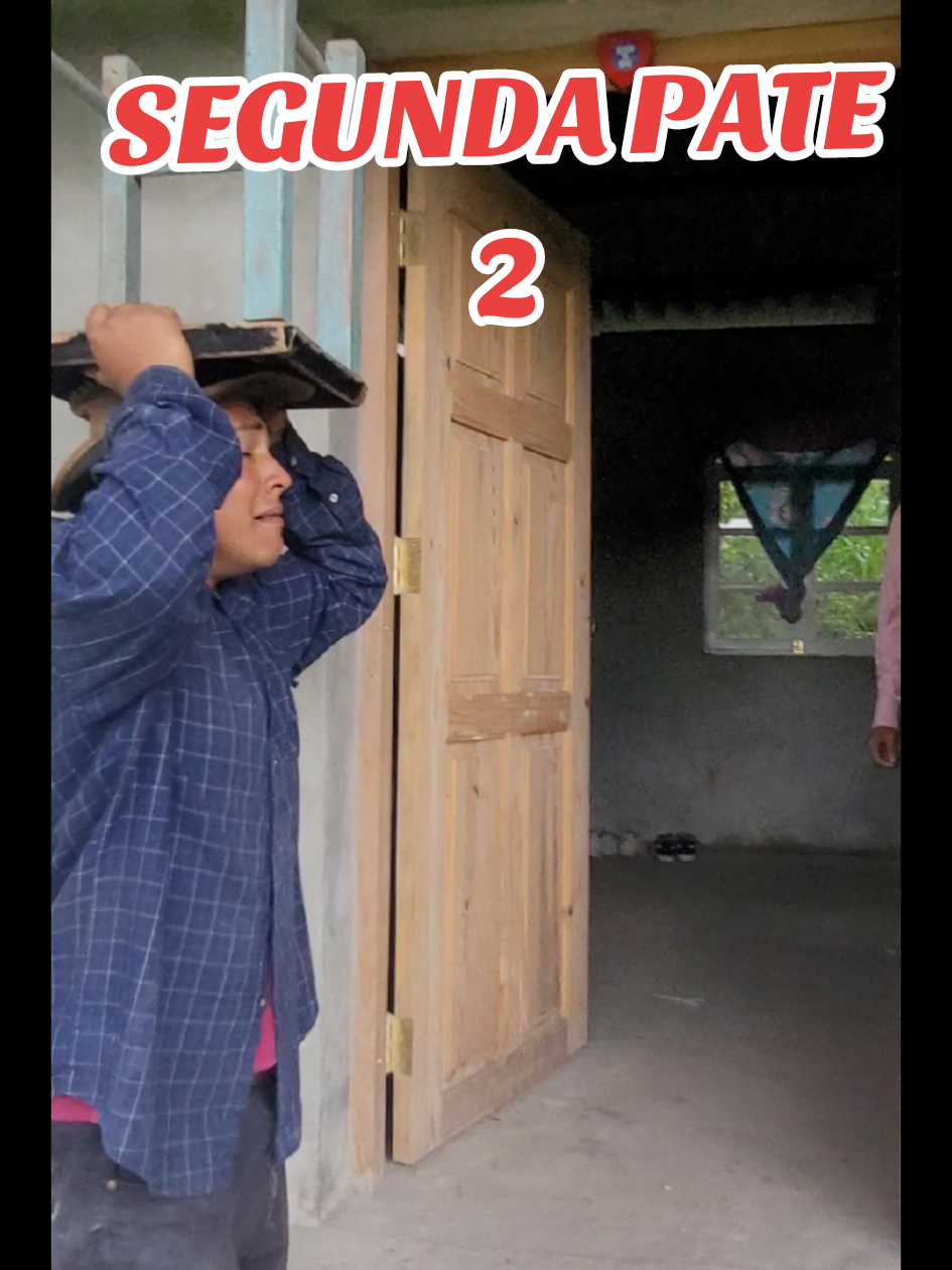 SEGUNDA PARTE 2👍Cuando mi papá me tiene incado Y llega mamá 🤣🤣🤣👉SÍGUEME 👍 #comedia #humor #sigueme_para_mas_videos_asi #honduras🇭🇳 #paratiiiiii 