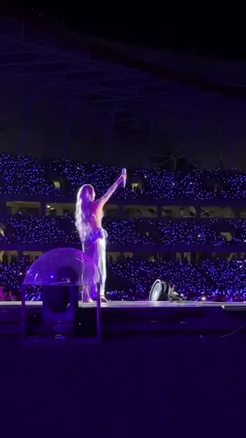 No one needs another person to get through a lifetime. #JolinTsai #JolinTsaiUglyBeautyConcert #I Know You're Hurting#JolinTsaiConcert