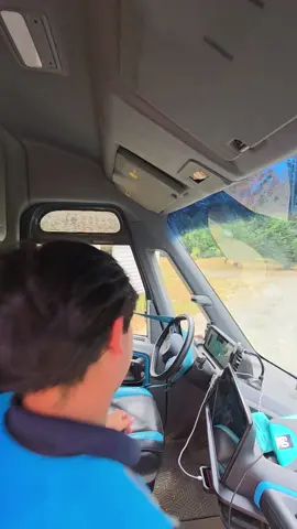 You should always wear your seatbelt the proper way. Its safer and you will not get an netradyne infraction.  #amazon #deliverydriver #amazondelivery #delivery #safety 