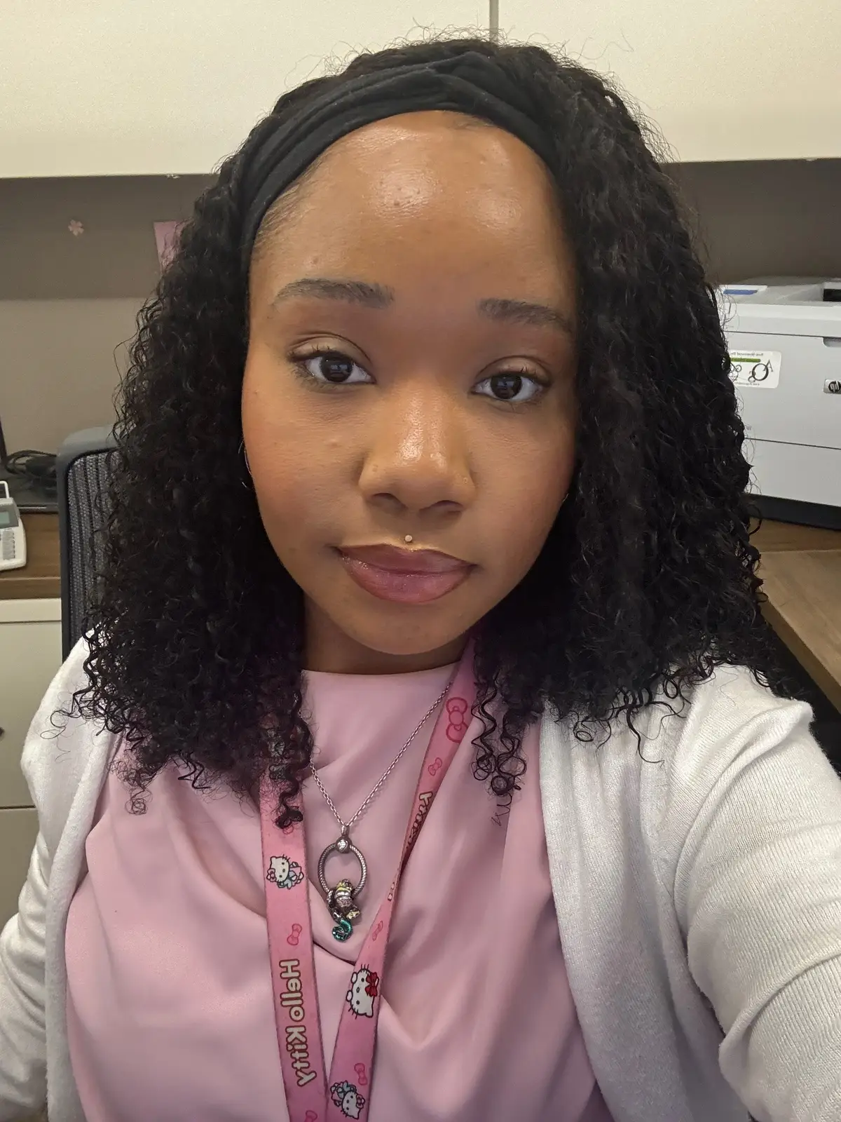 Best it’s been so far. I wish I could’ve done my brows like they were on Monday but it was too risky. I used a sample of Fentys Skin Tint. Lets see how it looks by the end of the day 🙏🏽 #beginnermakeup #makeup #foryoupage 