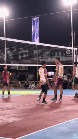 bomber dari tim pb.barat @Dewa sodik #volleyball #tarkamvoli #voliasik #4u #fyppppppppppppppppppppppp 