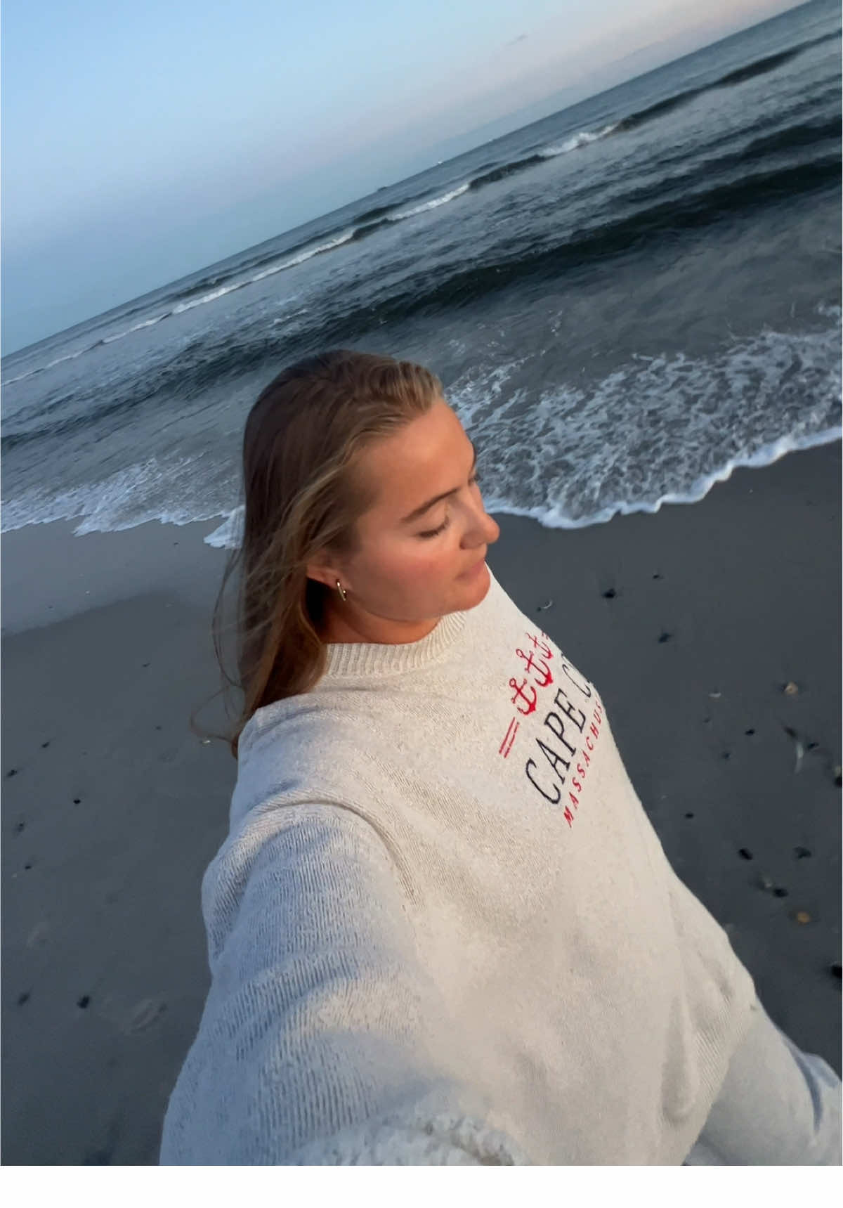 Day 28/31 - didn’t do a live reaction to the summer I turned pretty episode this week but WHAT ARE OUR THOUGHTS ON IT #smartring #walkingvlog #thesummeriturnedpretty 