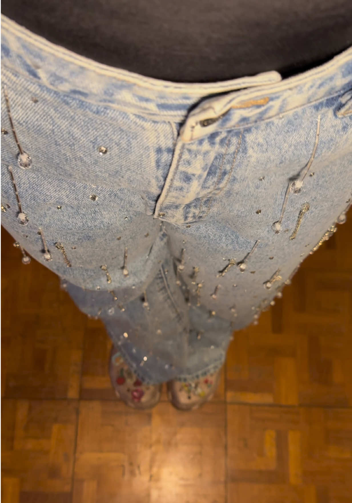 Can we give some commotion for my favorite pair of jeans ✨ I need to use them more often 😭 #jeans #forever21 #chicago #trending #fyp 