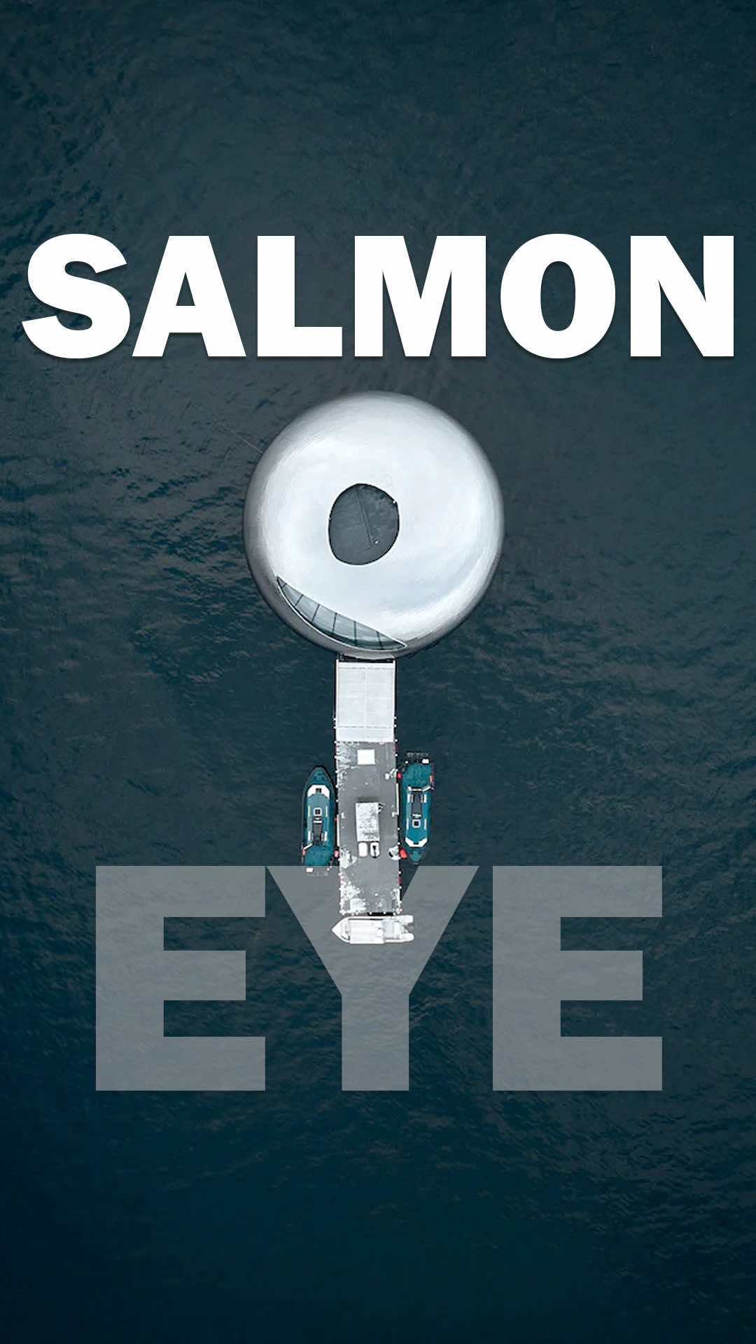 🐟🌍 Un’installazione artistica? Un ristorante? Una navicella spaziale? No, è Salmon Eye + Iris Restaurant: il progetto galleggiante che sta ridefinendo il concetto di esperienza gastronomica… nel cuore dei fiordi norvegesi. 📍Hardangerfjord, Norvegia — Uno dei paesaggi più spettacolari d’Europa. Ed è proprio qui, tra montagne innevate e acque profonde, che galleggia Salmon Eye: una struttura architettonica iconica, realizzata per sensibilizzare sul futuro della produzione alimentare sostenibile, e casa di uno dei ristoranti più visionari del mondo. 🔵 Dall’esterno, la struttura sembra un enorme occhio argentato o una scaglia di salmone ingigantita, composta da oltre 9.000 pannelli in acciaio riflettente. Ma dentro, ti aspetta molto più di una semplice cena. 🍽️ Iris è il ristorante immersivo che si trova al suo interno (e sotto di esso): una sala elegante, intima, sospesa tra arte, storytelling e alta cucina. Il menù? Un percorso multisensoriale guidato dallo chef Anika Madsen, che porta in tavola ingredienti locali, innovazione culinaria e una narrazione che unisce gusto, etica e territorio. 🌊 L’intera esperienza inizia dal porto: si raggiunge la struttura solo in barca. Si entra, si esplora. Si ascoltano storie sulla sostenibilità marina. Poi si scende nel cuore sommerso di Iris, dove il paesaggio, la luce e i sapori diventano parte di un viaggio gastronomico che non somiglia a nulla di già visto. 🧭 Perché inserirlo nel tuo viaggio in Norvegia? – Per vivere un'esperienza unica al mondo – Per scoprire un modello di ristorazione sostenibile e scenografica – Per esplorare un nuovo linguaggio tra architettura, design e cibo 🎥 Guarda il reel fino alla fine: quello che sembra fantascienza, è realtà. 📌 Salvalo per il tuo prossimo viaggio in Scandinavia. 🚤 E ricorda: per cenare qui, serve prenotare molto in anticipo. #S#SalmonEyeI#IrisRestaurantN#NorvegiaH#Hardangerfjordiristherestaurant  @iristherestaurant 