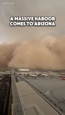 Have you seen a haboob THIS BIG before?  A MASSIVE haboob put the Phoenix, Arizona area to complete stop! #arizona #duststorm #weatherupdate #haboob 