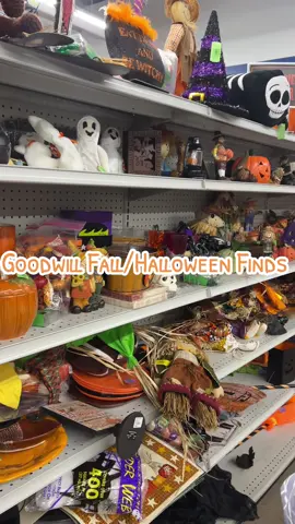 Loveeee a good thrift find. My favorite was the hayride one 🎃 check out my page for more fall content! 🍂 #goodwill #goodwillfinds #goodwillhunting #fall #falltok #halloween #thanksgiving #mixeddrinks #pumpkins #cocktails #pumpkinseason #cider #applecider #apple #decor #kitchen #Home #cooking #pumpkinseason #homedecor 