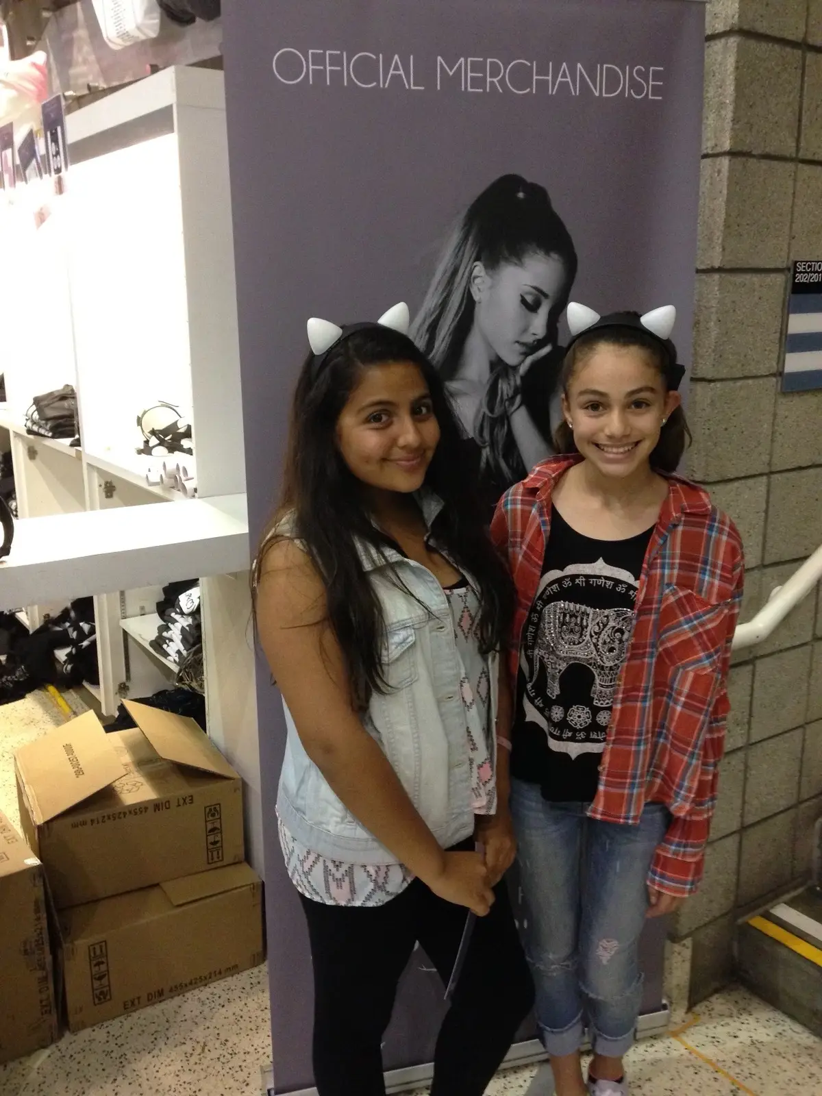 UM UNWELL FINALLY SEEING HER AGAIN AHHHHH #theaguilars #arianagrande #arianator 