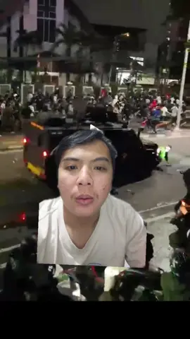 gila si sampe di lindes , bener bener ga punya hati #demo #brimob #ojol #ojoldilindes #demo28agustus2025 