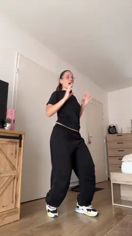 Merci pour vos messages sur la précédente vidéo ♥️ Le son est si doux @AFROEMS @Stone_danseur @Salima Chica #dance #pourtoi #fakebody 