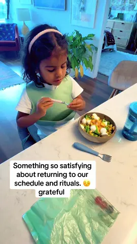 Shivangi and mommy's first dinner home after traveling 17 hours back from 9 days in India.  We made a quick healthy raw sauce in blender, put some protein pasta to boil, added some broccoli- and all is well ❤️  #raisingshivangi #kidsoftiktok #MomsofTikTok #eating #healthy 