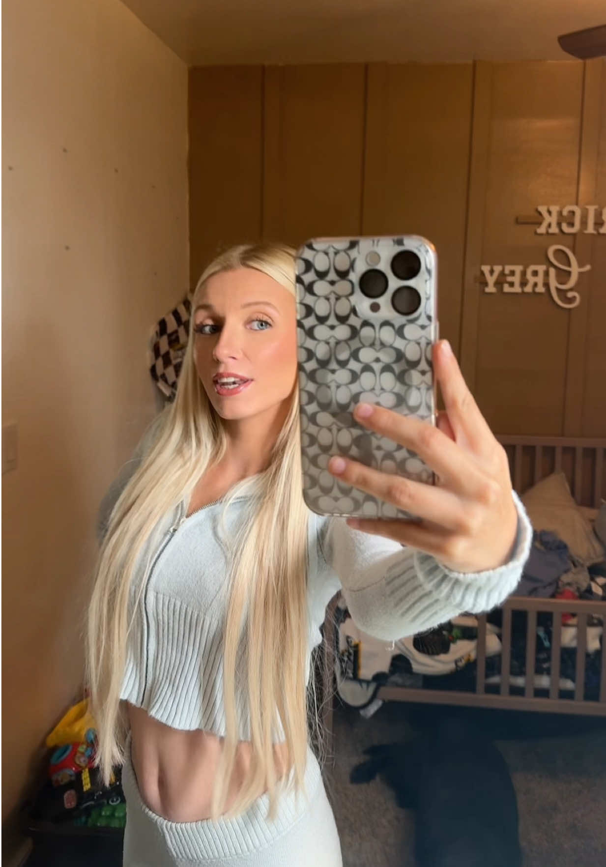 🍽️🚨🚔💅🏻👱🏻‍♀️  brb cleaning that mirror rn !! #breakingdishes #MomsofTikTok #wivesoftiktok #husbandwife #husband 