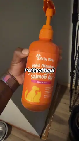 He like this stinky stuff lol #makercome 