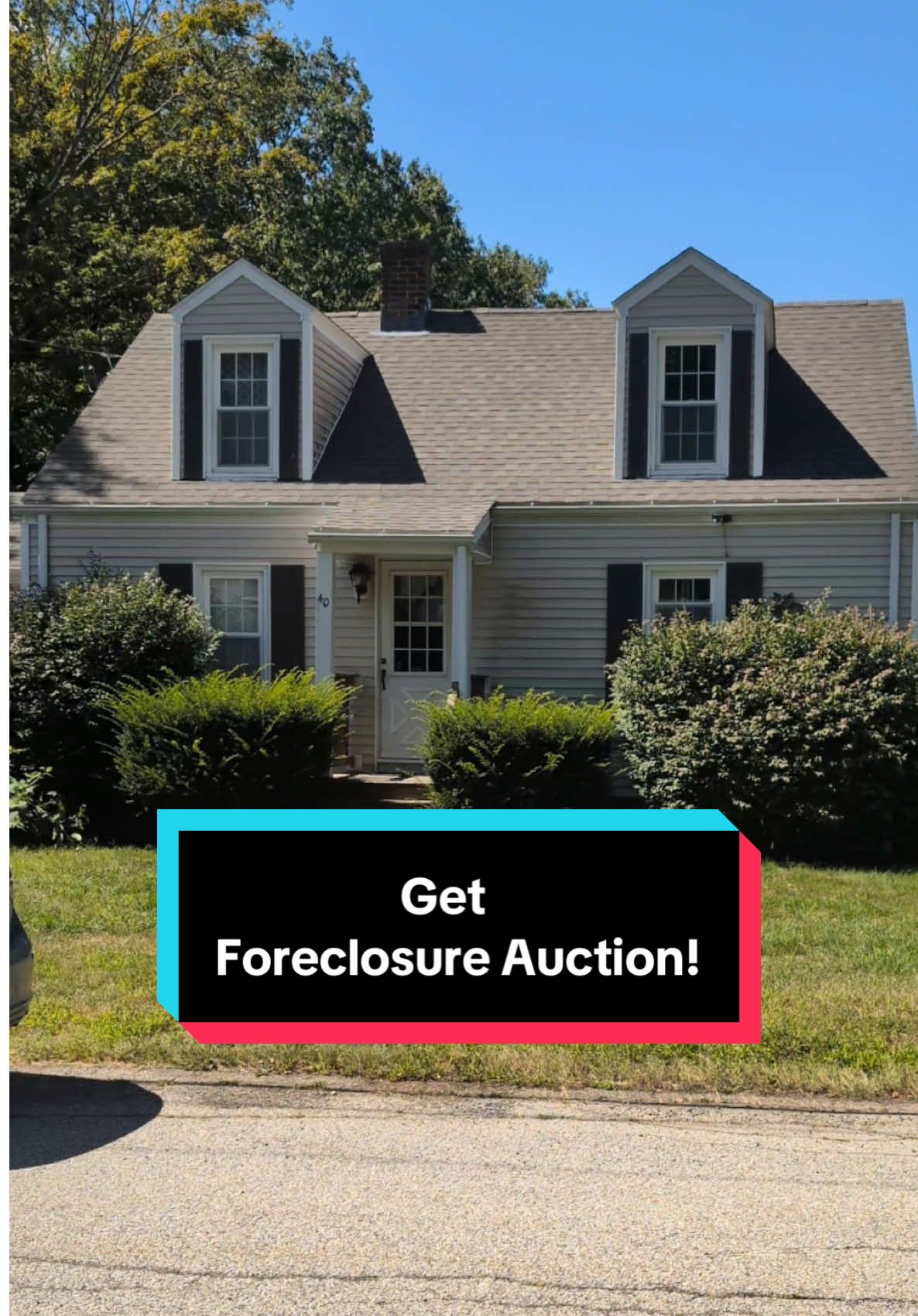 Watch two investors battle it out to win this single family property at a foreclosure auction! Our maximum allowable bid was $175K!  #investmentproperty #realestateinvestor 