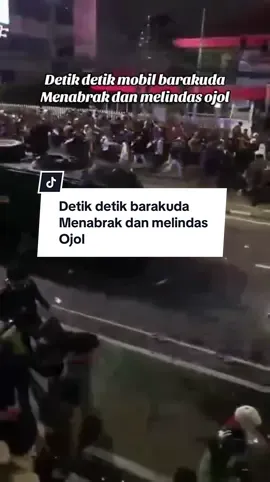 Mobil barakuda menabrak dan melindas seorang ojol  #dpr #dprri #demodpr #polisi #viral 
