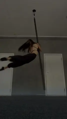 🖤 #aerialist #poledance #aerialpole