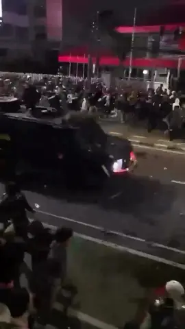 Baru aja terjadi. Inalillahi wainailaihi rojiuun…. Sebagai pengingat, tragedi 1998 salah satu pemicunya adalah korupsi yg merajalela dan aksi demo yang dibalas kekerasan oleh aparat. Semoga ini takkan terjadi lagi