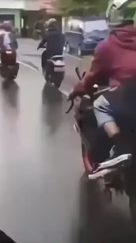 yakin di musim ujan masih mau sperti itu?  inidia solusi yang tepat untuk pelindung dari cipratan yang lebih aman dari yang lain nya ni #mudgurad #cipratan #cipratairujan #spakborbelakang 