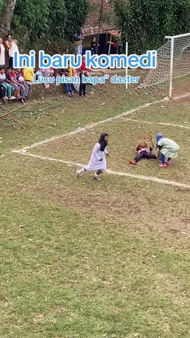 Bapa” main bola pake daster #promomakangajian #fyp #komedi #garut #sepakbolaindonesia #viral #dalyvlog #viralvideo #jangkawanluassemuaorang #tarkam 