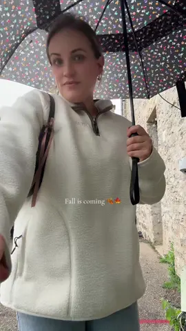 I’m so happy about the weather 🍂🍁 #fall #falliscoming #fallfit #OOTD #rainydayoutfit 