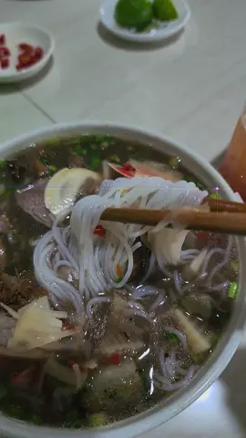 gọi bún bò thì lại cho bún chó