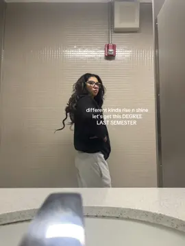 This is me locking in at 5am to finish 13 fricking chapters before 1 my kids mom will be a lawyer #growwithme #foryou #foryou #GymTok #gymgirlsoftiktok 