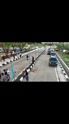 Tetaplah optimistis dalam hidup, meski harus terus berjuang. Suatu saat, bahkan para pembencimu pun akan menjadi lebih baik.” Begitu luasnya alam ini, namun tak selembar pun sertifikat hak milik atas nama pribadi saya. Namun, dari keindahan alam yang terhampar, seakan kita diajak untuk terus termotivasi: hiduplah sesuai dengan level dan kemampuanmu
