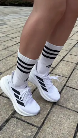 Đôi này dành cho nữ, nhưng vibe thì ‘nữ cường’ 🎀👟#adidasRunning #ultraboost5x 