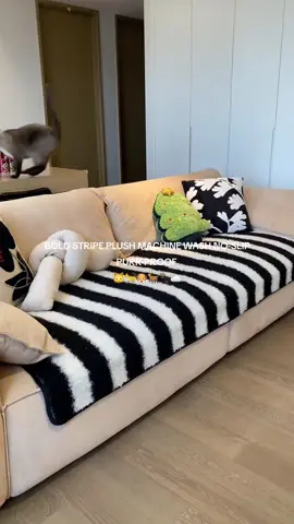 Shedding? Scratches? Solved. This sleek pad upgrades lazy Sundays with peace of mind. #sofaprotector #cozyathome #tiktokmademebuyit #sofacover #couchcover #blanket #household #petmom #cozyvibes 