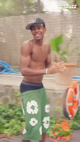 CALDERANO, CORRE AQUI! 😂🏓 O Yamal tá precisando de umas aulinhas com o nosso @hugocalderano! 📽 Reprodução/Instagram #lamineyamal #hugocalderano #tenisdemesa #futebol 